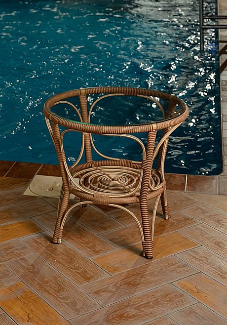 Кофейный столик из искусственного ротанга 